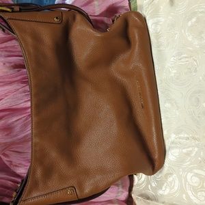 MK shoulder bag in EUC. Slight rubbing on bottom. Approx 13x11